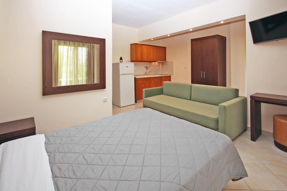 Stamos Apartments And Studios Vourvourou Rom bilde